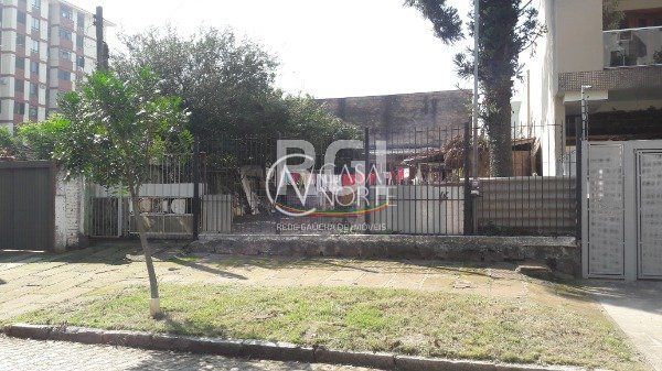 Terreno à venda  com 242m², Rua José Gomes no bairro Tristeza em Porto Alegre