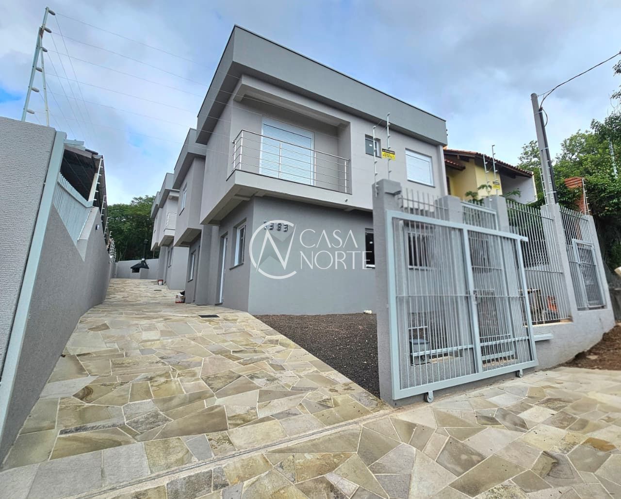 Sobrado à venda com 2 quartos, 85m², 1 vaga, Rua Liberal no bairro Tristeza em Porto Alegre