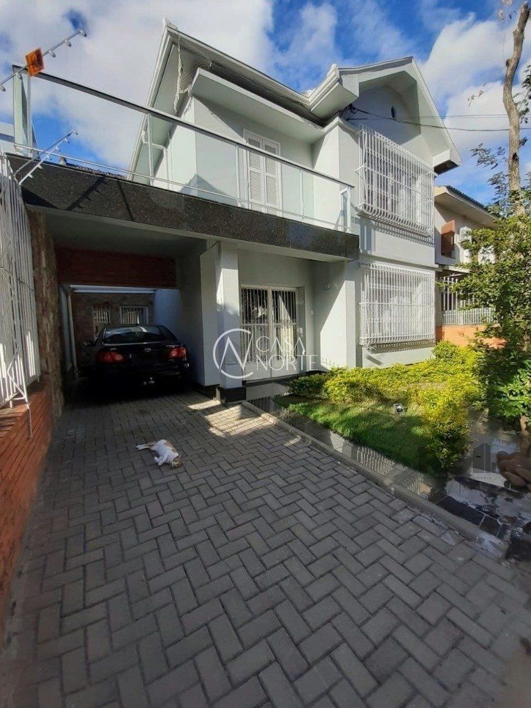 Casa à venda com 4 quartos, 251m², 1 suíte, 2 vagas, Rua Germano Hasslocher no bairro Azenha em Porto Alegre
