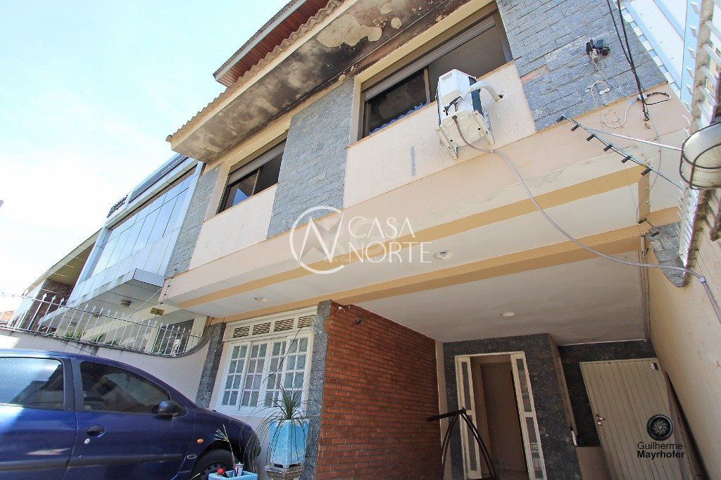 Casa à venda com 6 quartos, 300m², 1 suíte, 3 vagas, Rua Comendador Rodolfo Gomes no bairro Menino Deus em Porto Alegre