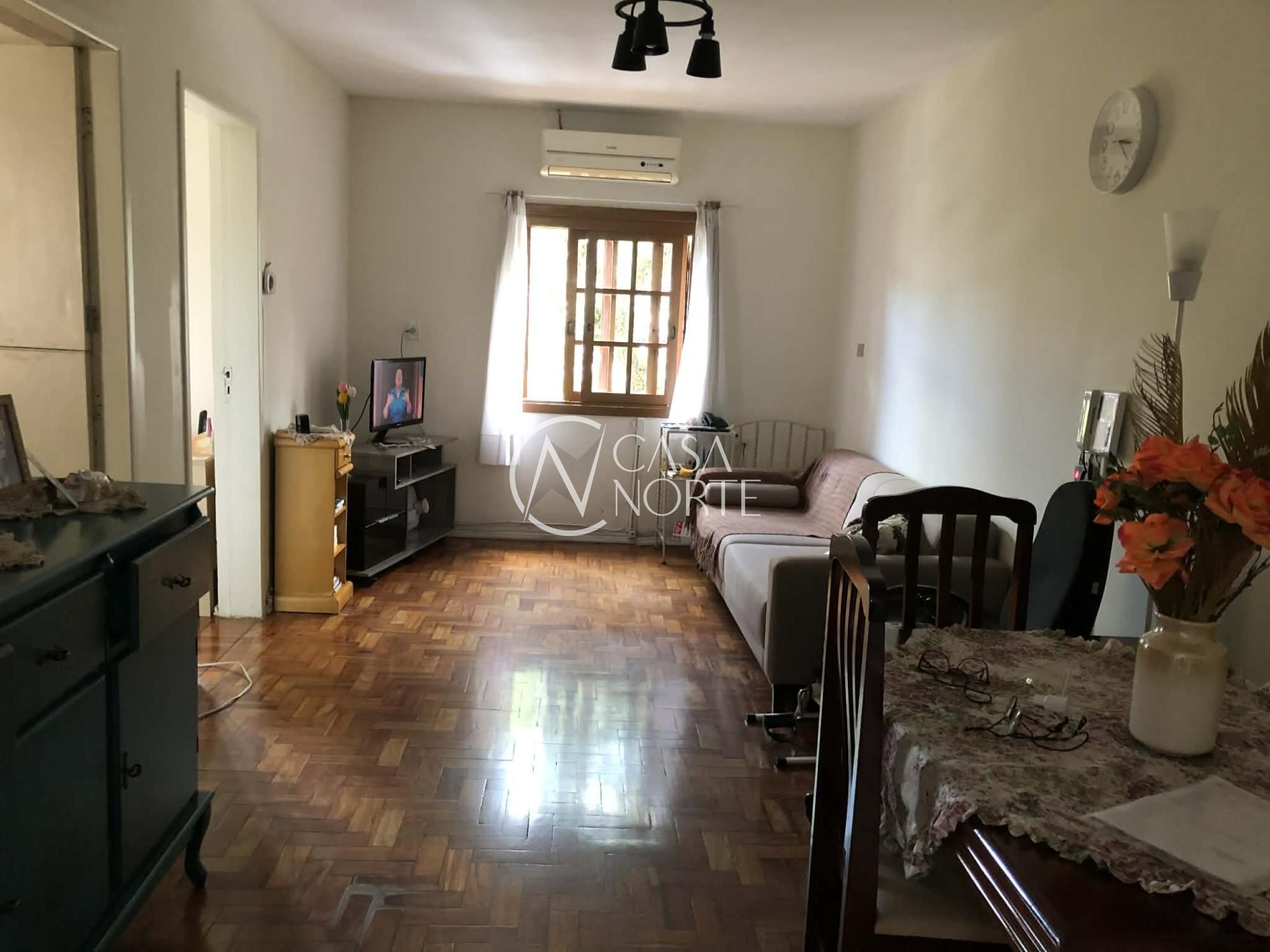 Sobrado à venda com 4 quartos, 210m², 1 suíte, 1 vaga, Avenida Pernambuco no bairro Floresta em Porto Alegre