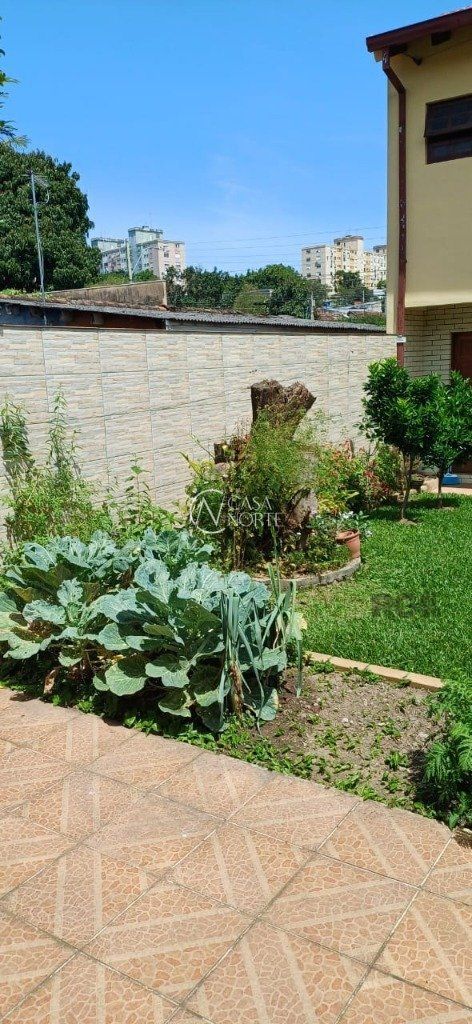 Casa à venda com 3 quartos, 271m², 1 suíte, 2 vagas, Rua Ibanez André Pitthan Souza no bairro Jardim Sabará em Porto Alegre