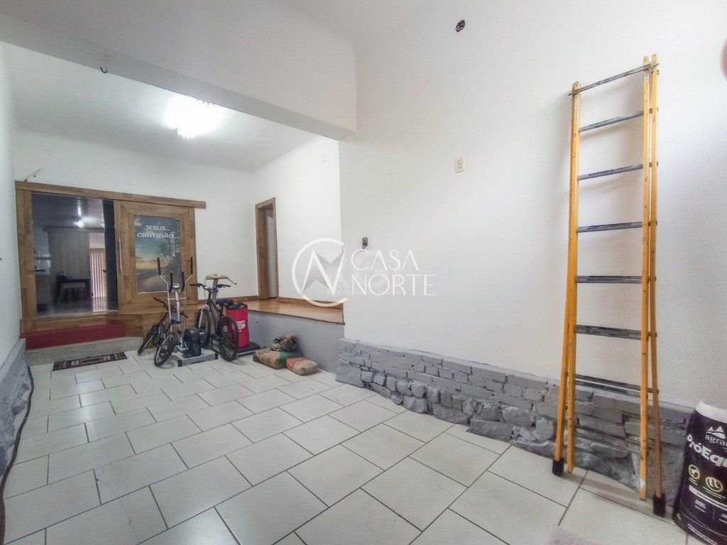 Sobrado à venda com 3 quartos, 180m², 1 suíte, 2 vagas, Rua Conselheiro Travassos no bairro São Geraldo em Porto Alegre