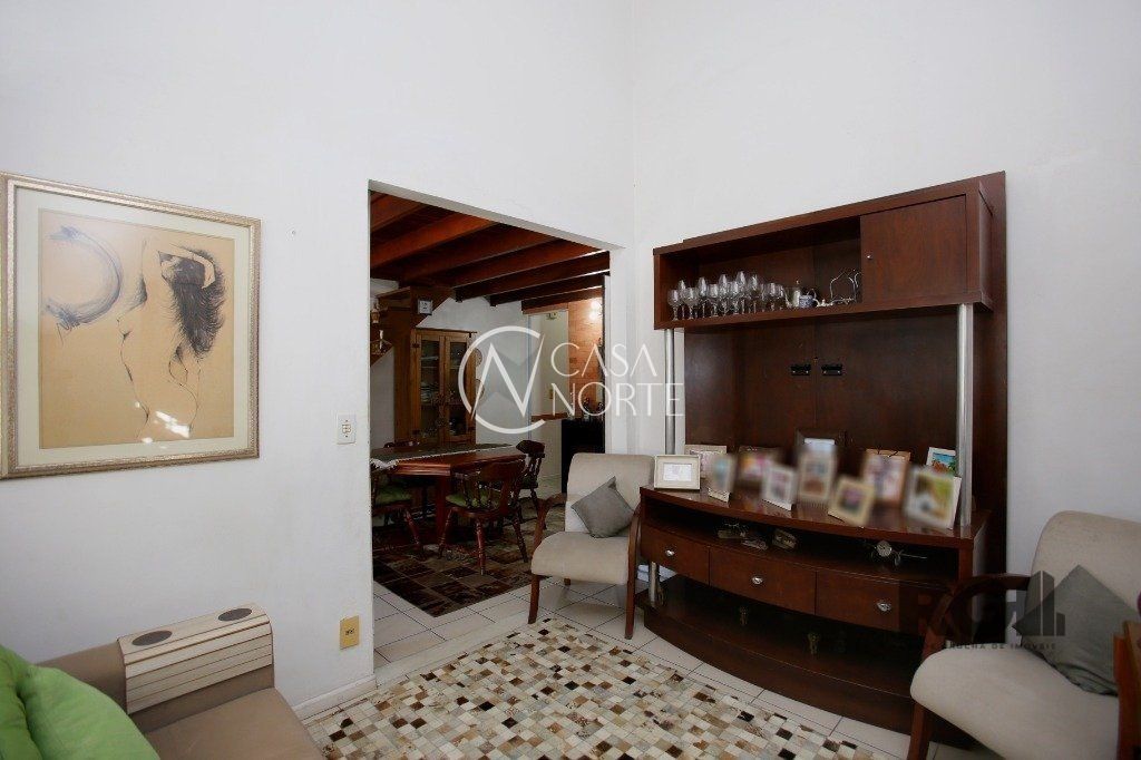 Casa à venda com 3 quartos, 70m², 2 vagas, Rua Professora Ziláh Totta no bairro Jardim Leopoldina em Porto Alegre