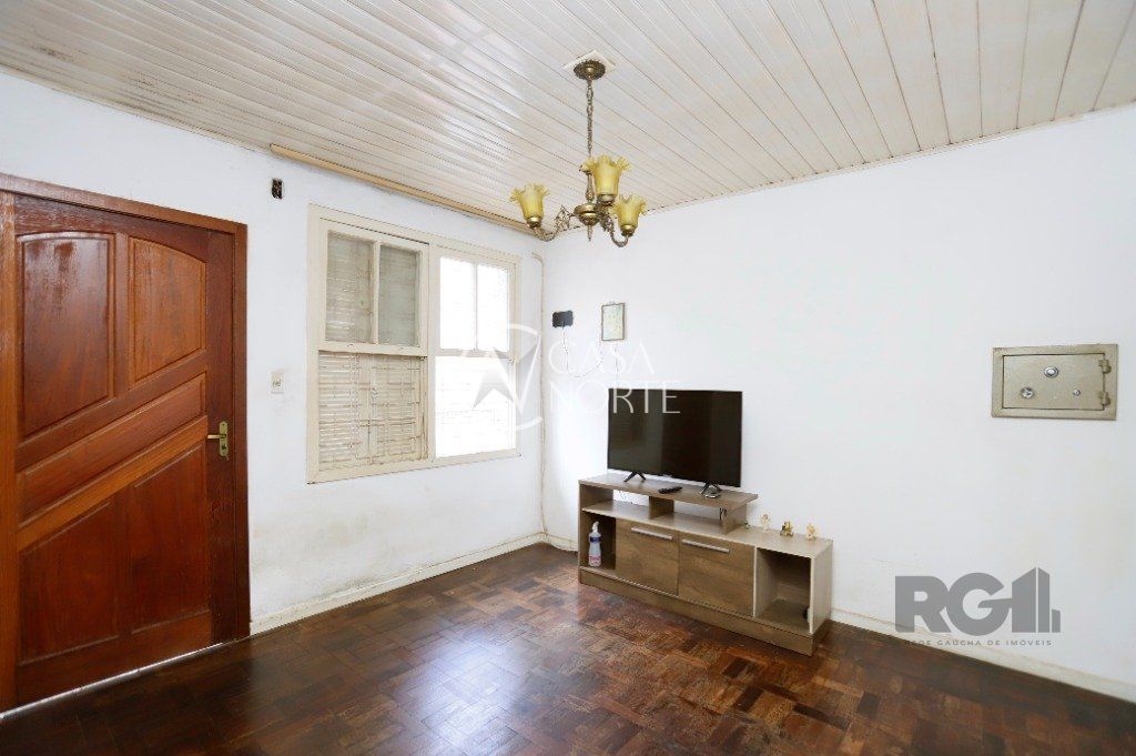 Casa à venda com 3 quartos, 128m², 1 suíte, 2 vagas, Rua Lila Ripoll no bairro Sarandi em Porto Alegre