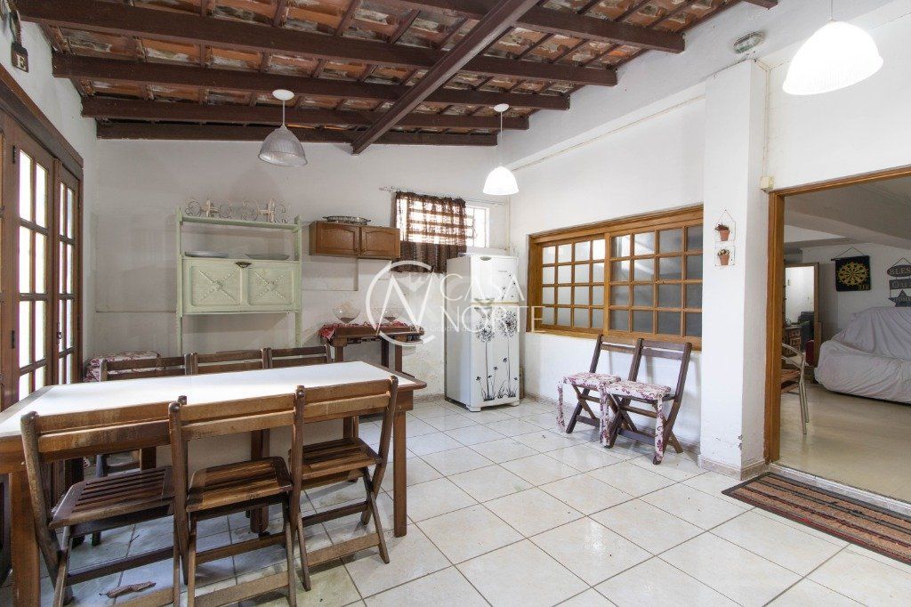 Sobrado à venda com 3 quartos, 139m², 1 suíte, 4 vagas, Rua Fernando Abbott no bairro Cristo Redentor em Porto Alegre