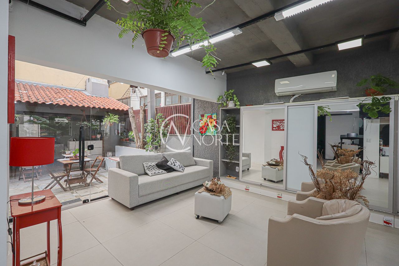 Casa à venda com 3 quartos, 293m², 2 suítes, 2 vagas, Rua Barão de Ubá no bairro Bela Vista em Porto Alegre