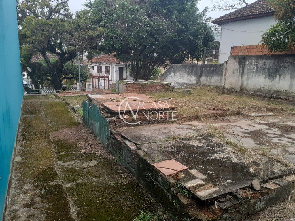 Terreno à venda  com 242m², Rua Doze de Outubro no bairro Partenon em Porto Alegre