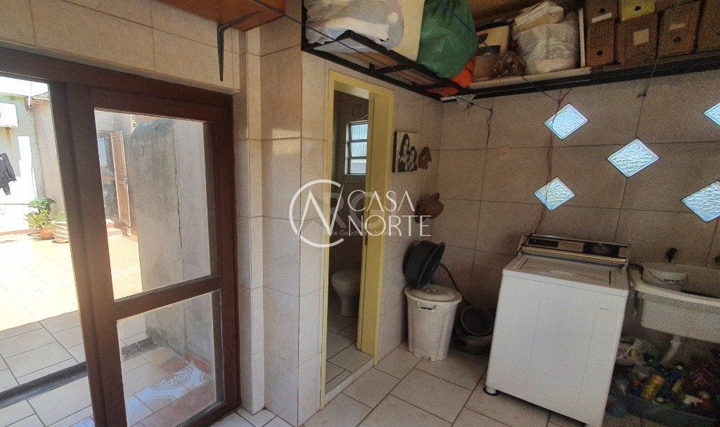 Casa à venda com 4 quartos, 290m², 2 suítes, 2 vagas, Avenida Herval no bairro Cascata em Porto Alegre