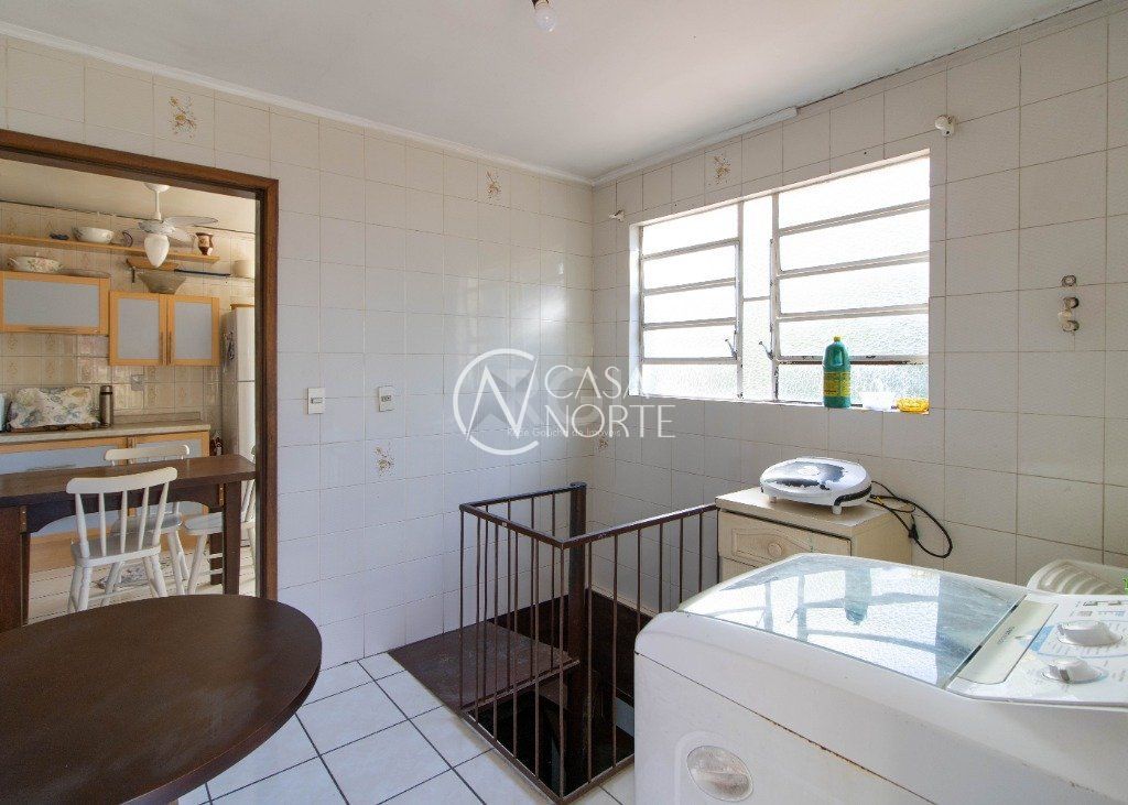 Sobrado à venda com 3 quartos, 139m², 1 suíte, 4 vagas, Rua Fernando Abbott no bairro Cristo Redentor em Porto Alegre