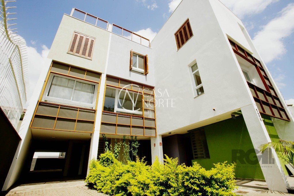 Sobrado à venda com 2 quartos, 139m², 2 suítes, 2 vagas, Rua Vinte e Quatro de Agosto no bairro Jardim Sabará em Porto Alegre