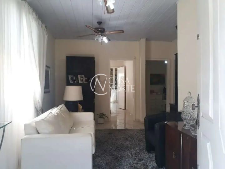 Casa à venda com 3 quartos, 250m², 2 suítes, 3 vagas, Rua Roque Gonzales no bairro Jardim Botânico em Porto Alegre