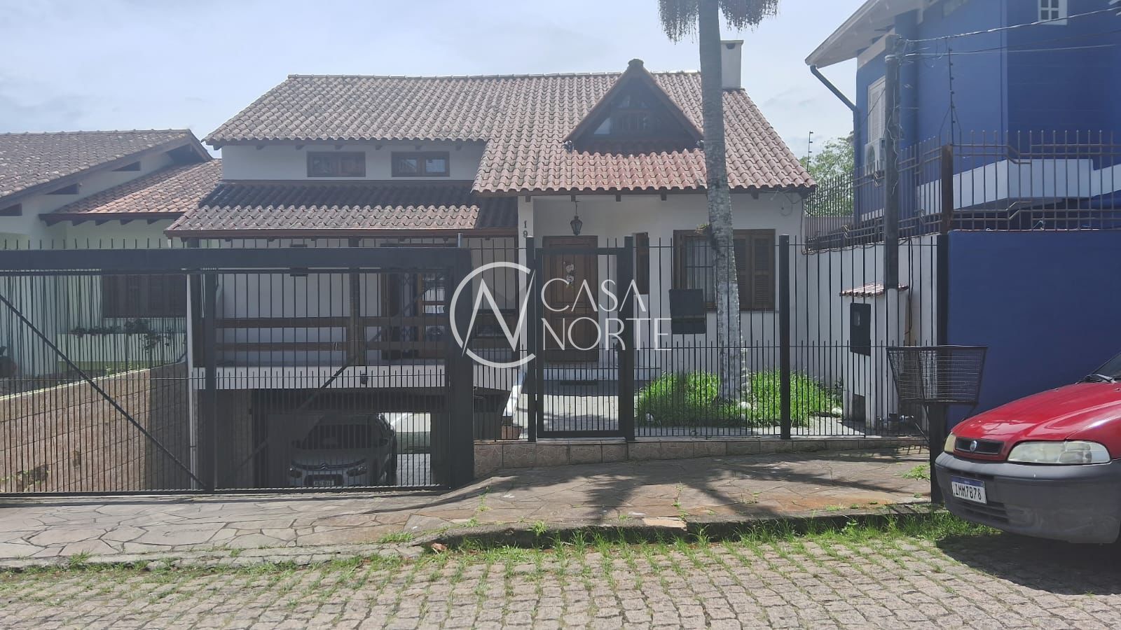 Casa à venda com 3 quartos, 320m², 1 suíte, 3 vagas, Rua Professor Leonardo Tochtrop no bairro Ipanema em Porto Alegre