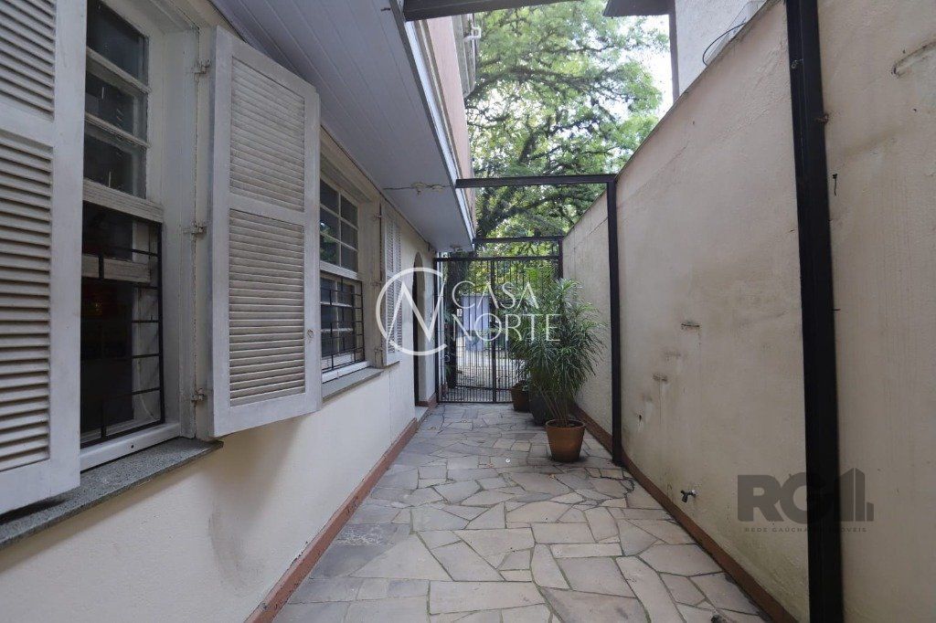 Casa à venda com 3 quartos, 300m², 1 suíte, 1 vaga, Rua Santa Terezinha no bairro Farroupilha em Porto Alegre