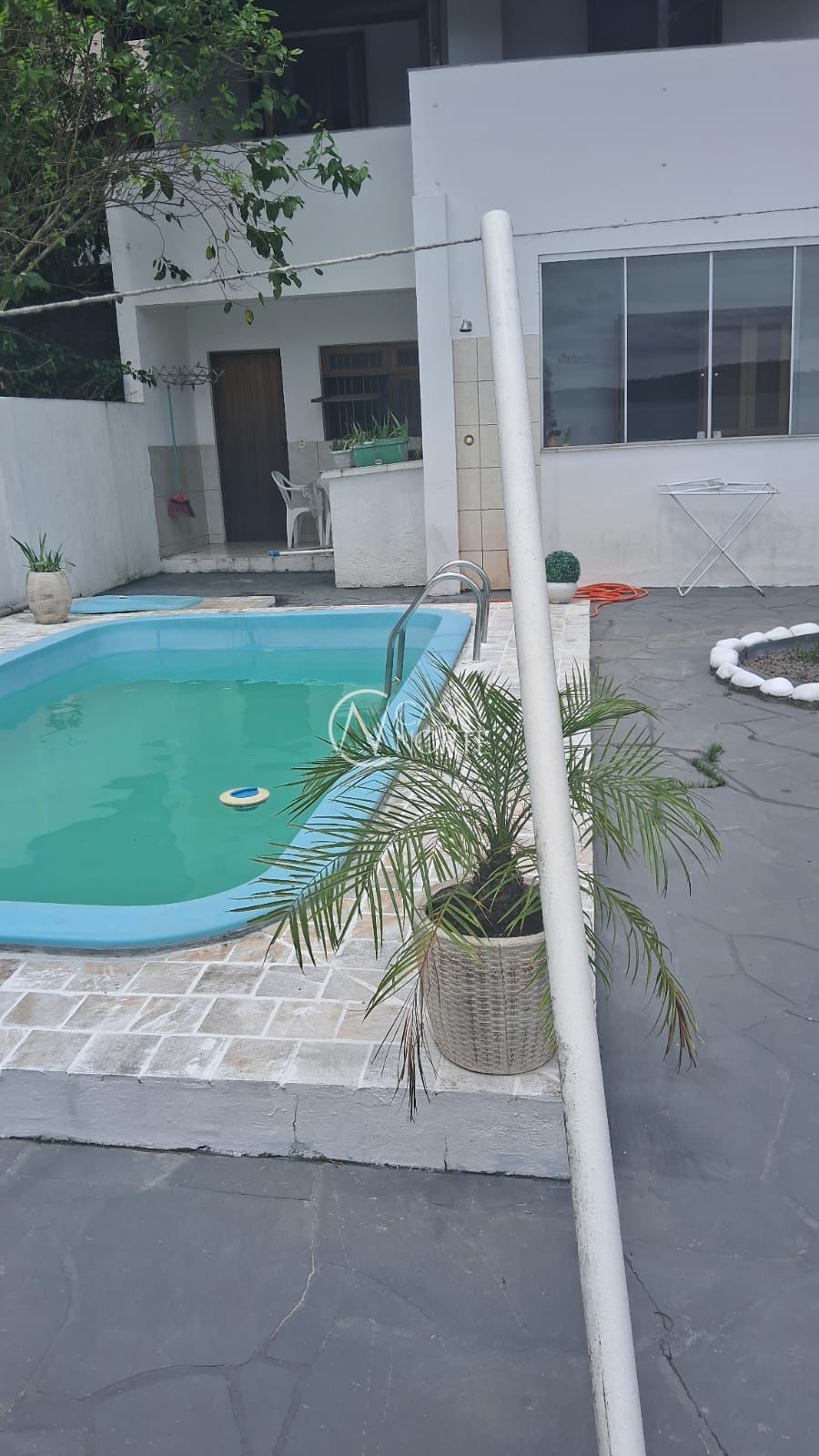 Casa à venda com 3 quartos, 320m², 1 suíte, 3 vagas, Rua Professor Leonardo Tochtrop no bairro Ipanema em Porto Alegre