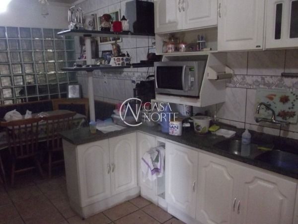 Casa à venda com 3 quartos, 200m², Rua General Gomes Carneiro no bairro Medianeira em Porto Alegre