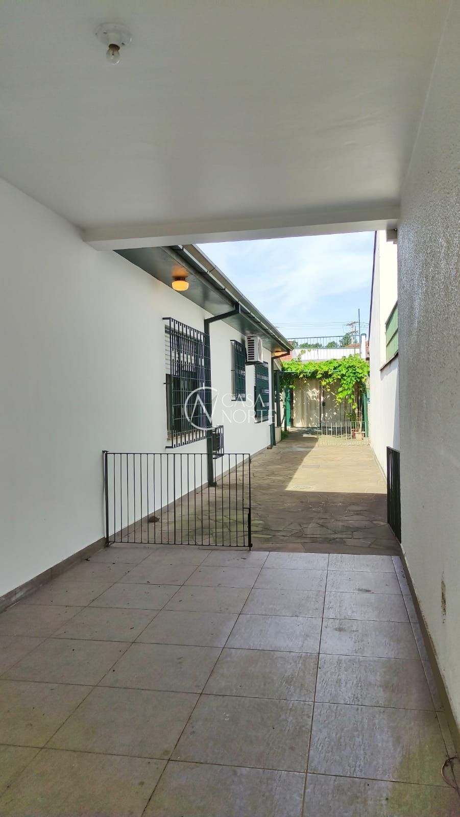 Casa à venda com 3 quartos, 180m², 1 suíte, 3 vagas, Rua Nicolau Copérnico no bairro Sarandi em Porto Alegre