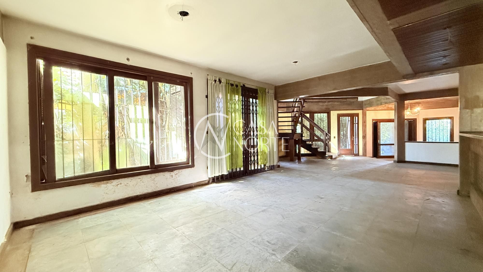 Casa à venda com 5 quartos, 300m², 3 suítes, 4 vagas, Avenida Guaíba no bairro Vila Assunção em Porto Alegre