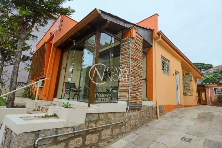 Casa à venda com 3 quartos, 164m², 1 suíte, 3 vagas, Rua Artigas no bairro Petrópolis em Porto Alegre