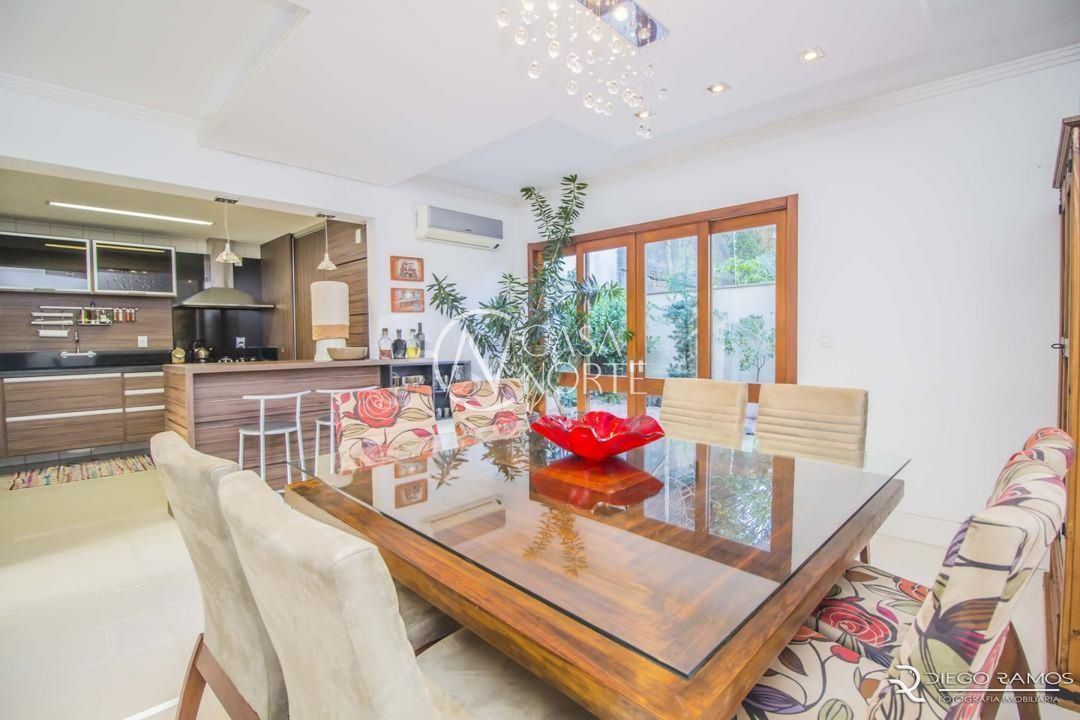 Casa de Condomínio à venda com 3 quartos, 241m², 1 suíte, 2 vagas, Estrada João de Oliveira Remião no bairro Lomba do Pinheiro em Porto Alegre