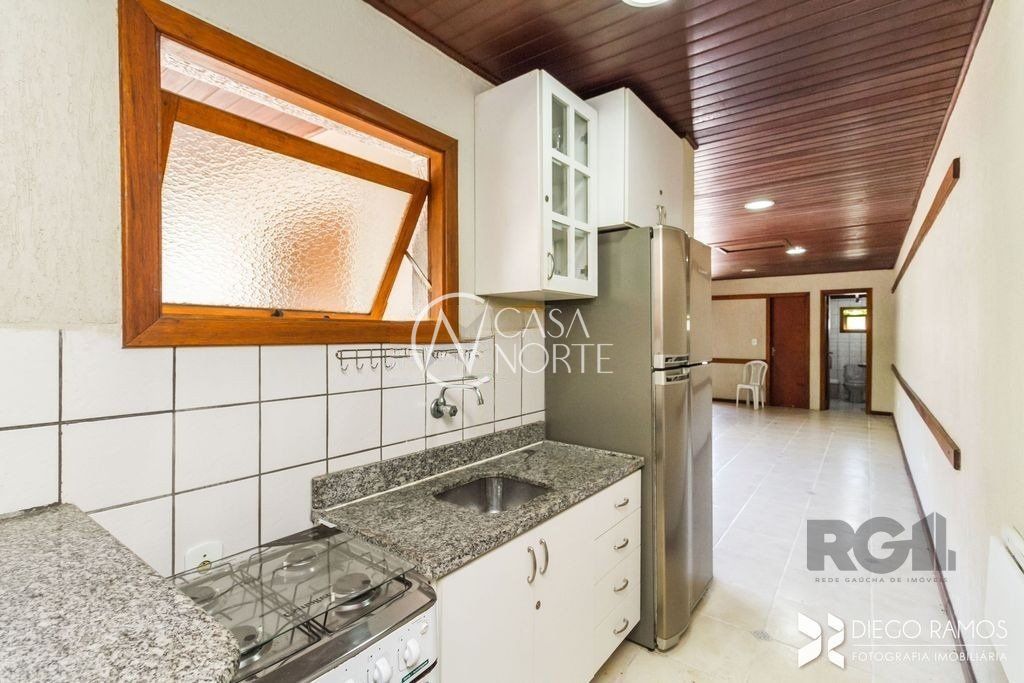 Casa de Condomínio à venda com 3 quartos, 233m², 1 suíte, 2 vagas, Avenida Eduardo Prado no bairro Cavalhada em Porto Alegre