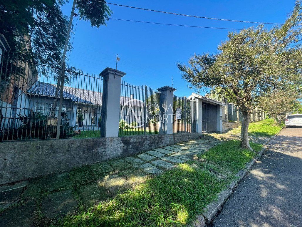 Casa à venda com 3 quartos, 196m², 1 suíte, 6 vagas, Rua Professor Clemente Pinto no bairro Medianeira em Porto Alegre