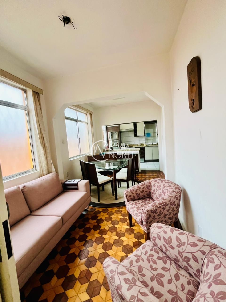 Casa à venda com 3 quartos, 314m², 3 vagas, Travessa Caridade no bairro Medianeira em Porto Alegre