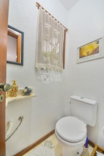 Casa à venda com 3 quartos, 210m², 1 suíte, 3 vagas, Rua Edgar Luiz Schneider no bairro Jardim Isabel em Porto Alegre