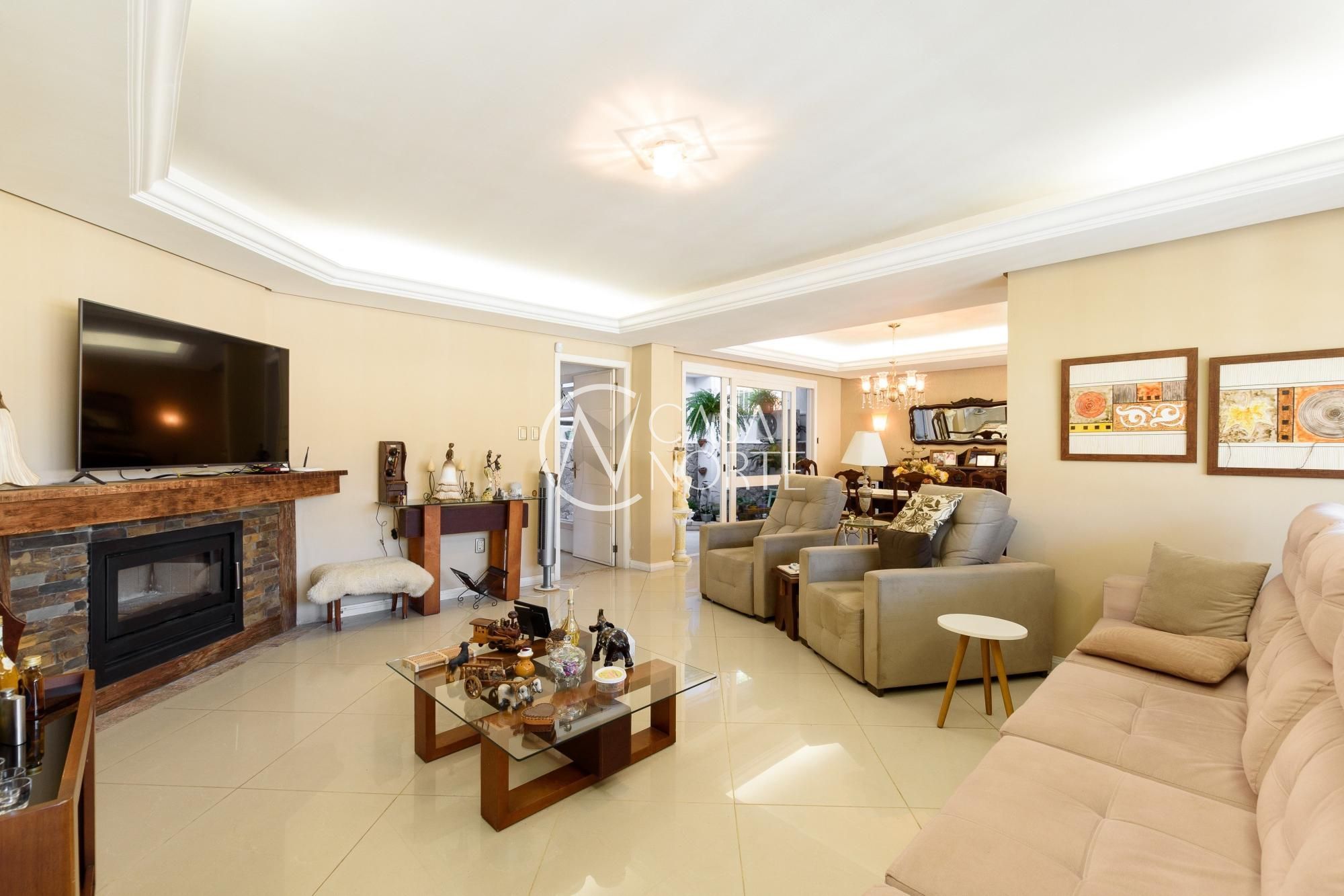 Casa à venda com 3 quartos, 349m², 1 suíte, 5 vagas, Avenida Copacabana no bairro Tristeza em Porto Alegre