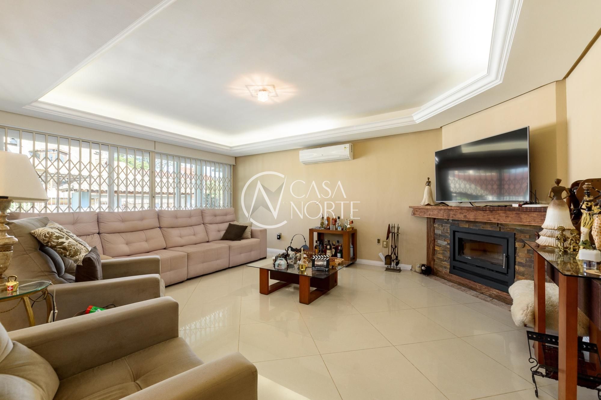 Casa à venda com 3 quartos, 349m², 1 suíte, 5 vagas, Avenida Copacabana no bairro Tristeza em Porto Alegre