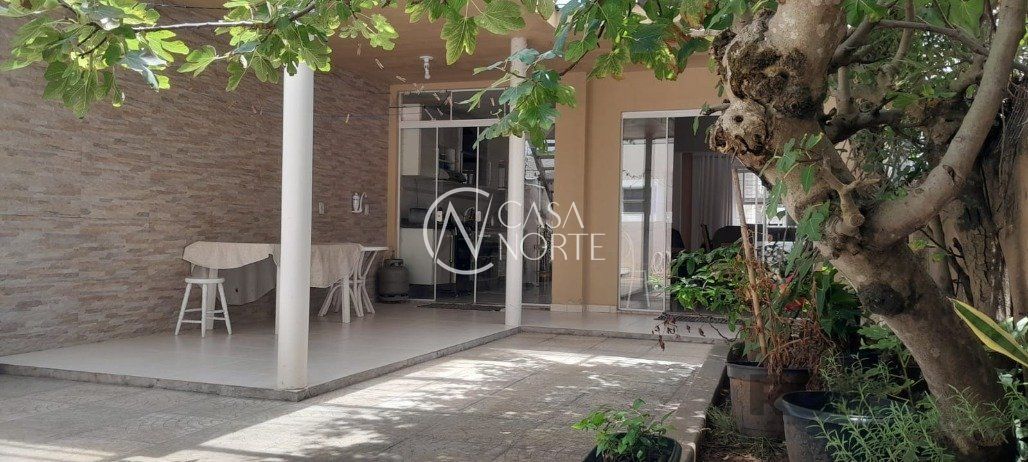 Casa à venda com 3 quartos, 200m², Rua Dom João Vi no bairro Medianeira em Porto Alegre