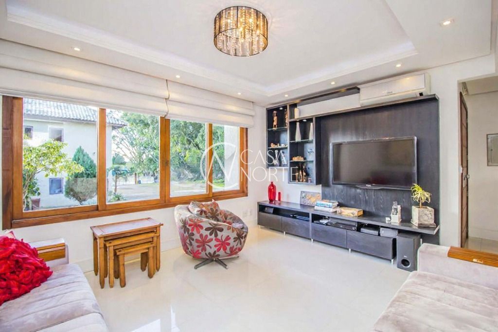 Casa de Condomínio à venda com 3 quartos, 241m², 1 suíte, 2 vagas, Estrada João de Oliveira Remião no bairro Lomba do Pinheiro em Porto Alegre