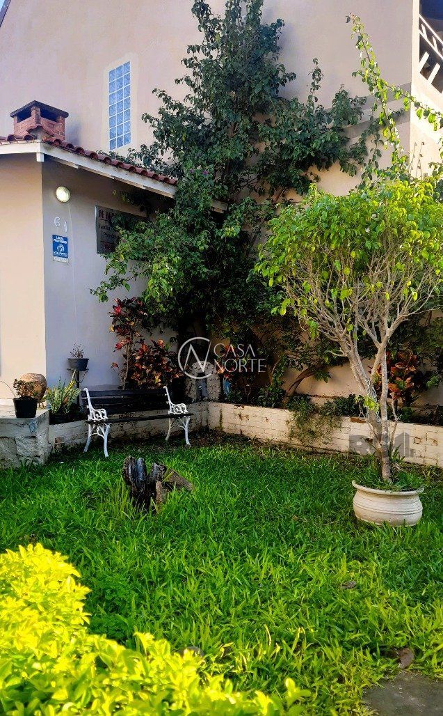 Casa à venda com 3 quartos, 150m², 1 suíte, 3 vagas, Rua Doutor Álvaro Sérgio Masera no bairro Medianeira em Porto Alegre