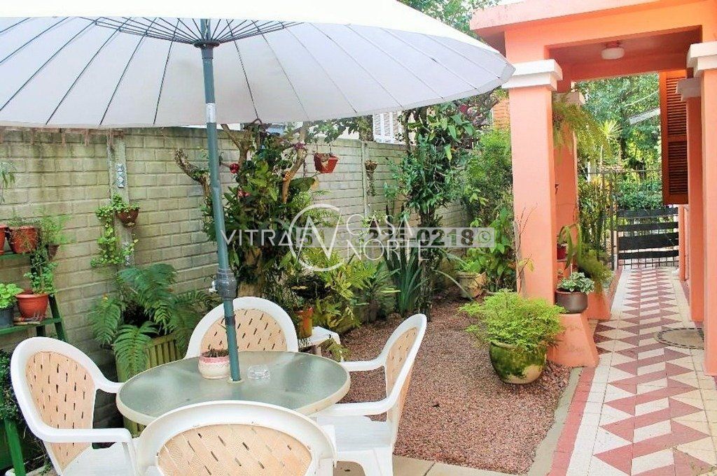 Casa à venda com 6 quartos, 212m², 4 vagas, Avenida Arnaldo Bohrer no bairro Teresópolis em Porto Alegre