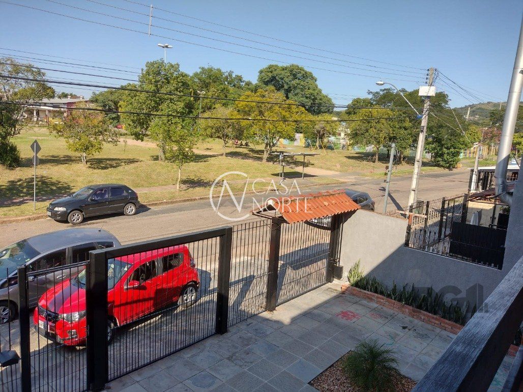 Casa à venda com 4 quartos, 120m², 2 vagas, Rua Doutor Carlos Niederauer Hofmeister no bairro Restinga em Porto Alegre