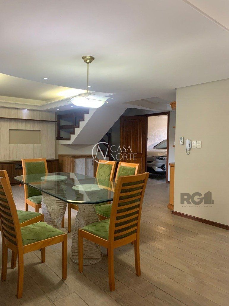 Casa de Condomínio à venda com 3 quartos, 233m², 1 suíte, 2 vagas, Avenida Eduardo Prado no bairro Cavalhada em Porto Alegre