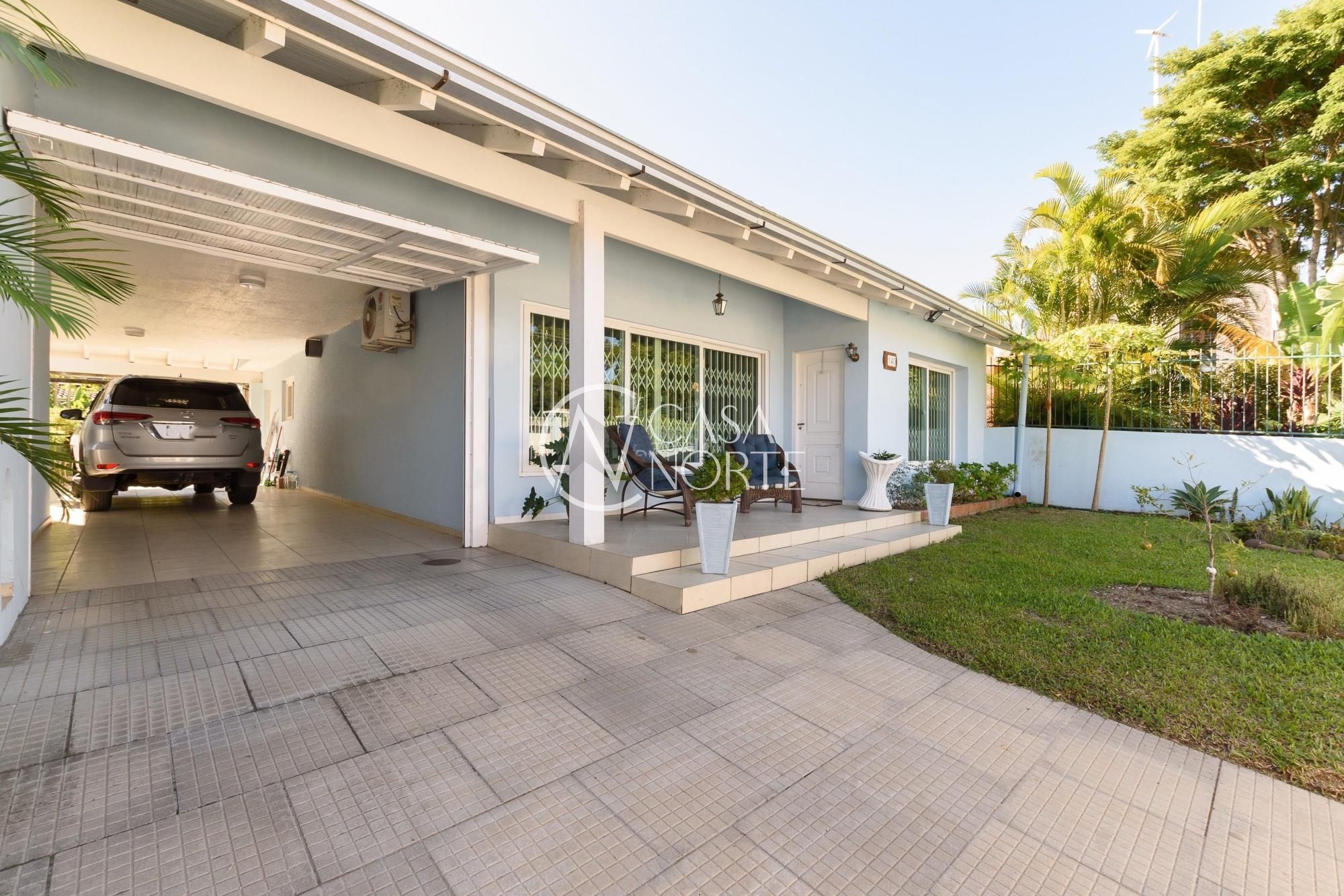 Casa à venda com 3 quartos, 349m², 1 suíte, 5 vagas, Avenida Copacabana no bairro Tristeza em Porto Alegre