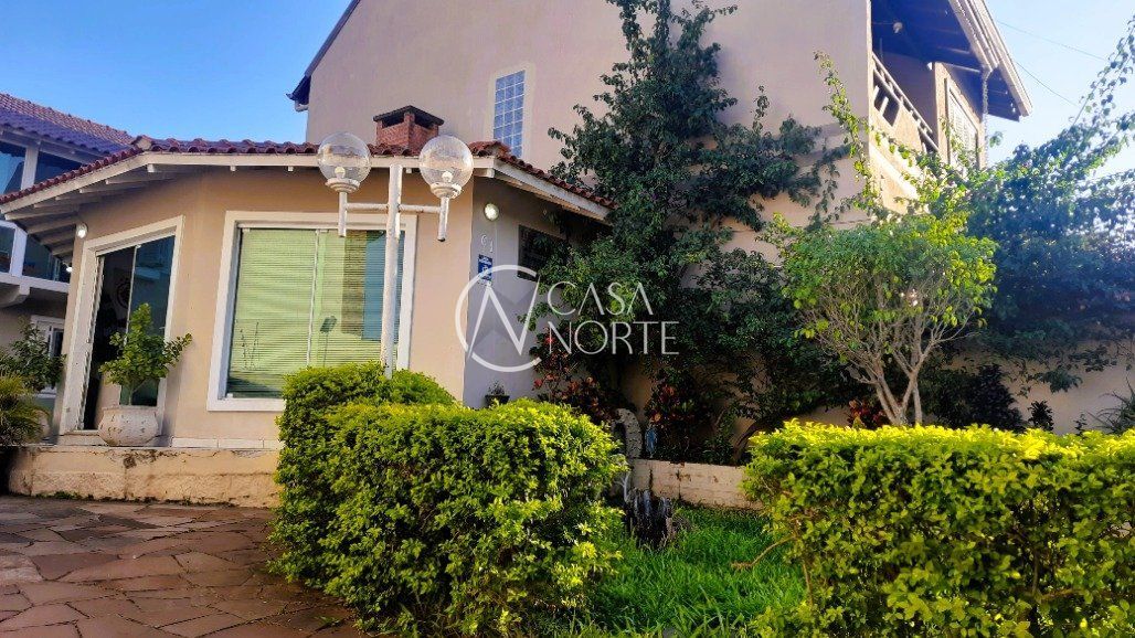 Casa à venda com 3 quartos, 150m², 1 suíte, 3 vagas, Rua Doutor Álvaro Sérgio Masera no bairro Medianeira em Porto Alegre