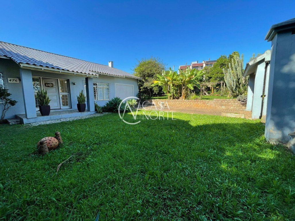 Casa à venda com 3 quartos, 196m², 1 suíte, 6 vagas, Rua Professor Clemente Pinto no bairro Medianeira em Porto Alegre