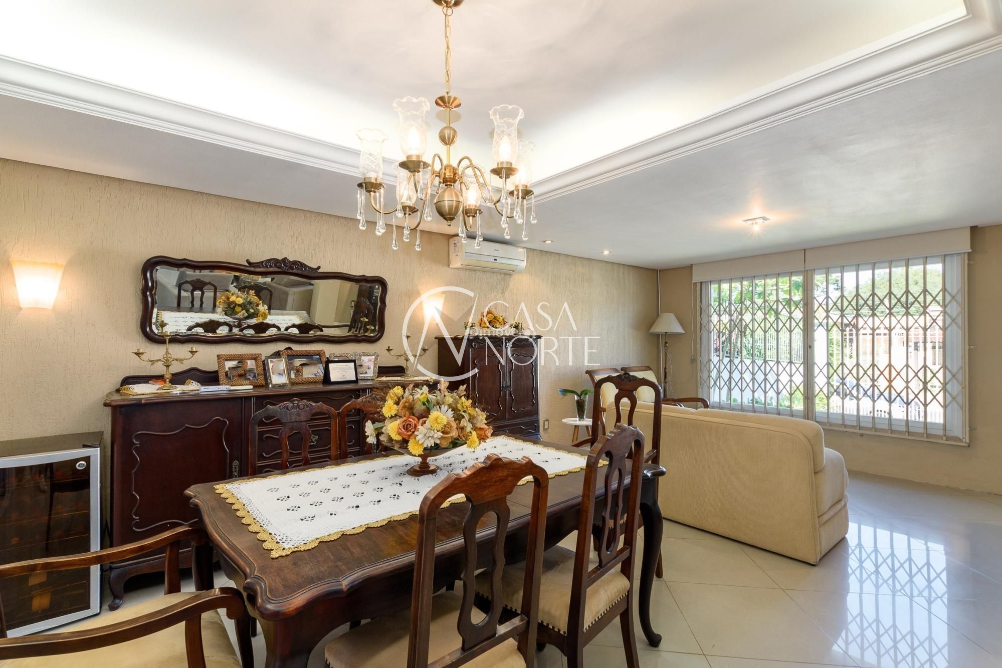 Casa à venda com 3 quartos, 349m², 1 suíte, 5 vagas, Avenida Copacabana no bairro Tristeza em Porto Alegre