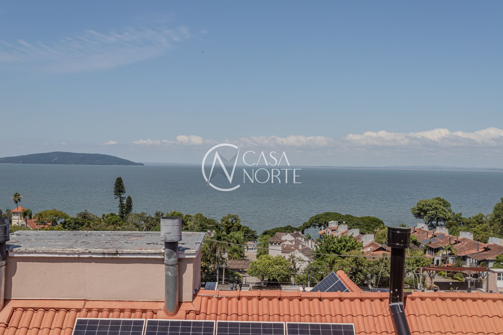 Casa de Condomínio à venda com 3 quartos, 230m², 3 suítes, 2 vagas, Avenida Coronel Marcos no bairro Pedra Redonda em Porto Alegre