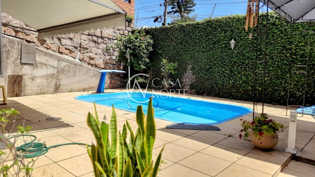 Casa à venda com 3 quartos, 230m², 2 vagas, Rua General Gomes Carneiro no bairro Medianeira em Porto Alegre