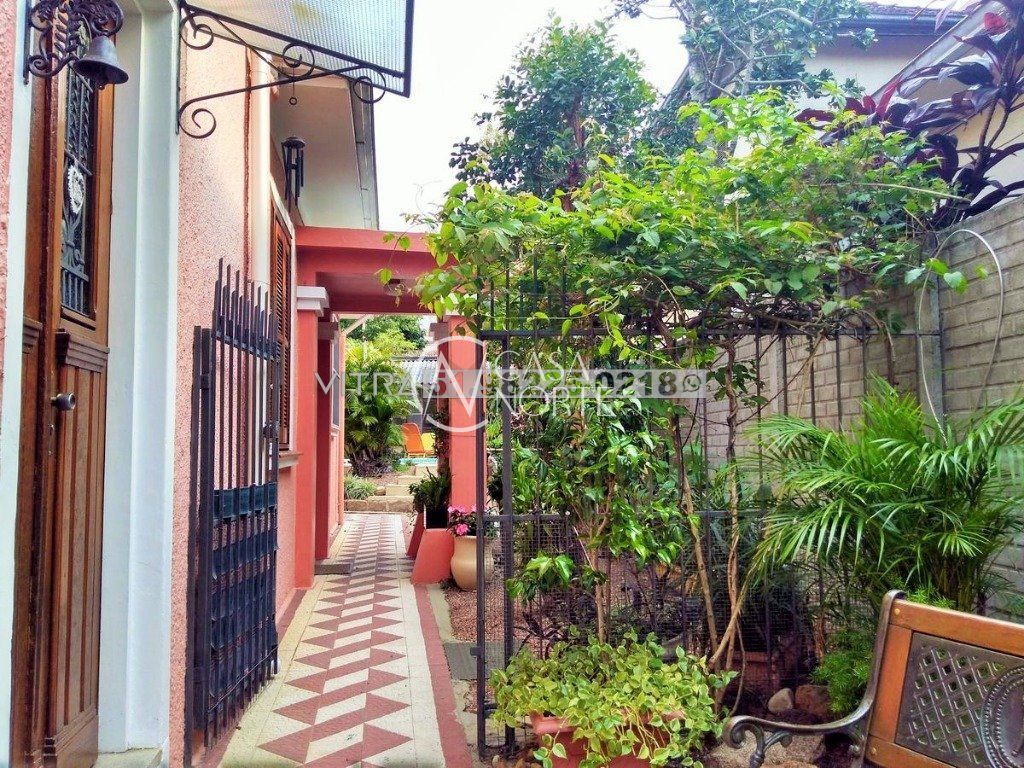 Casa à venda com 6 quartos, 212m², 4 vagas, Avenida Arnaldo Bohrer no bairro Teresópolis em Porto Alegre