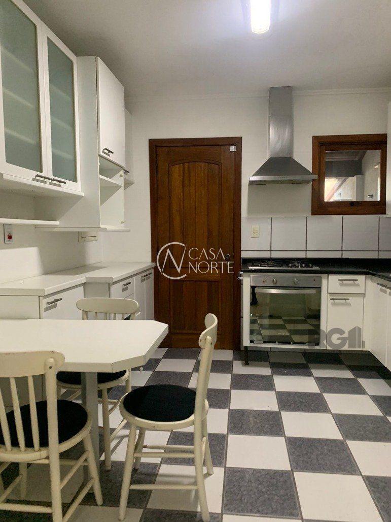 Casa de Condomínio à venda com 3 quartos, 233m², 1 suíte, 2 vagas, Avenida Eduardo Prado no bairro Cavalhada em Porto Alegre