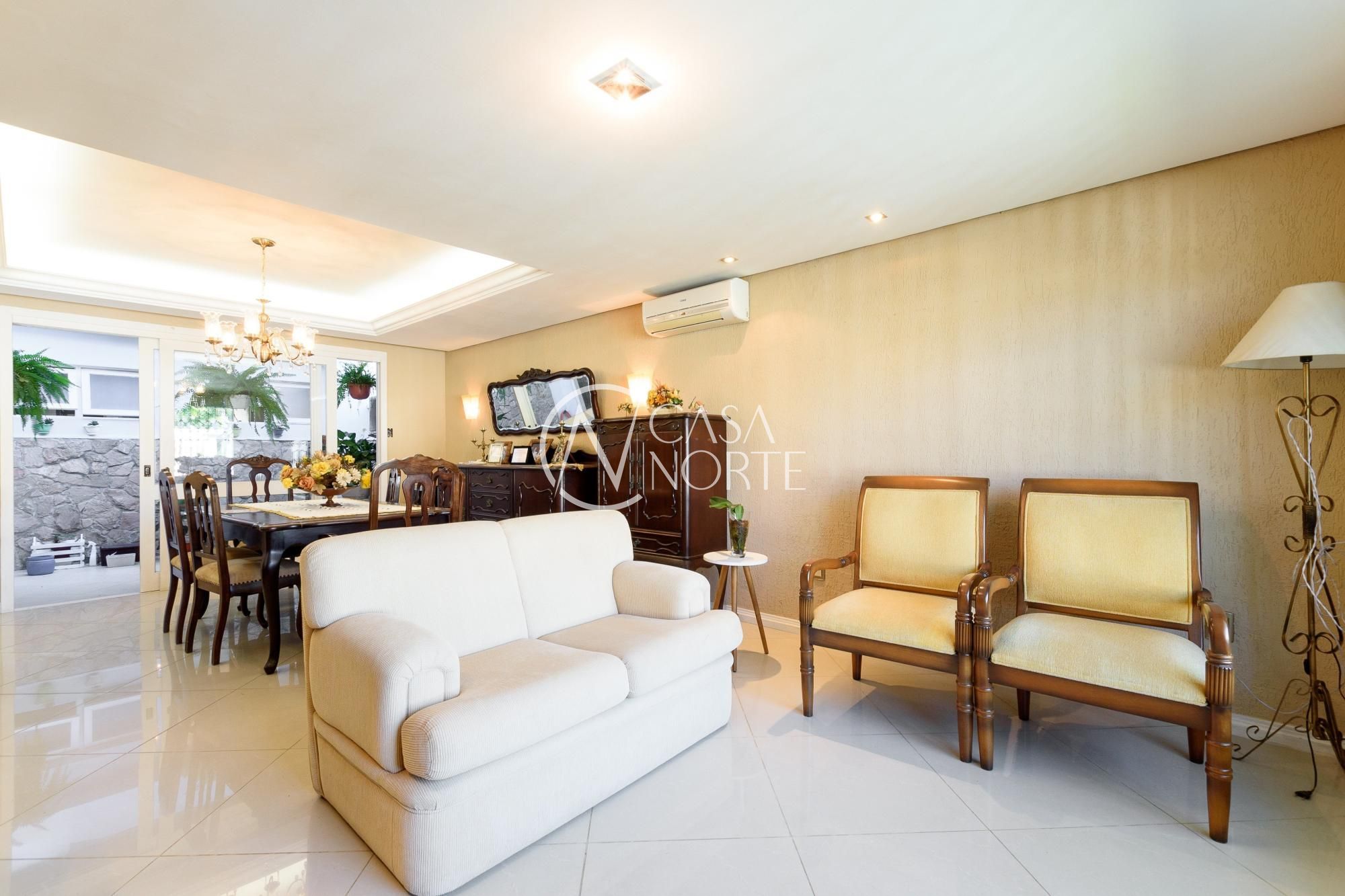 Casa à venda com 3 quartos, 349m², 1 suíte, 5 vagas, Avenida Copacabana no bairro Tristeza em Porto Alegre