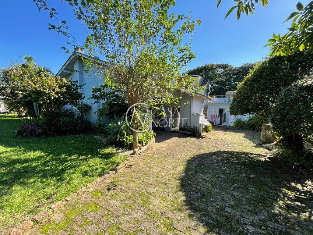 Casa à venda com 3 quartos, 196m², 1 suíte, 6 vagas, Rua Professor Clemente Pinto no bairro Medianeira em Porto Alegre