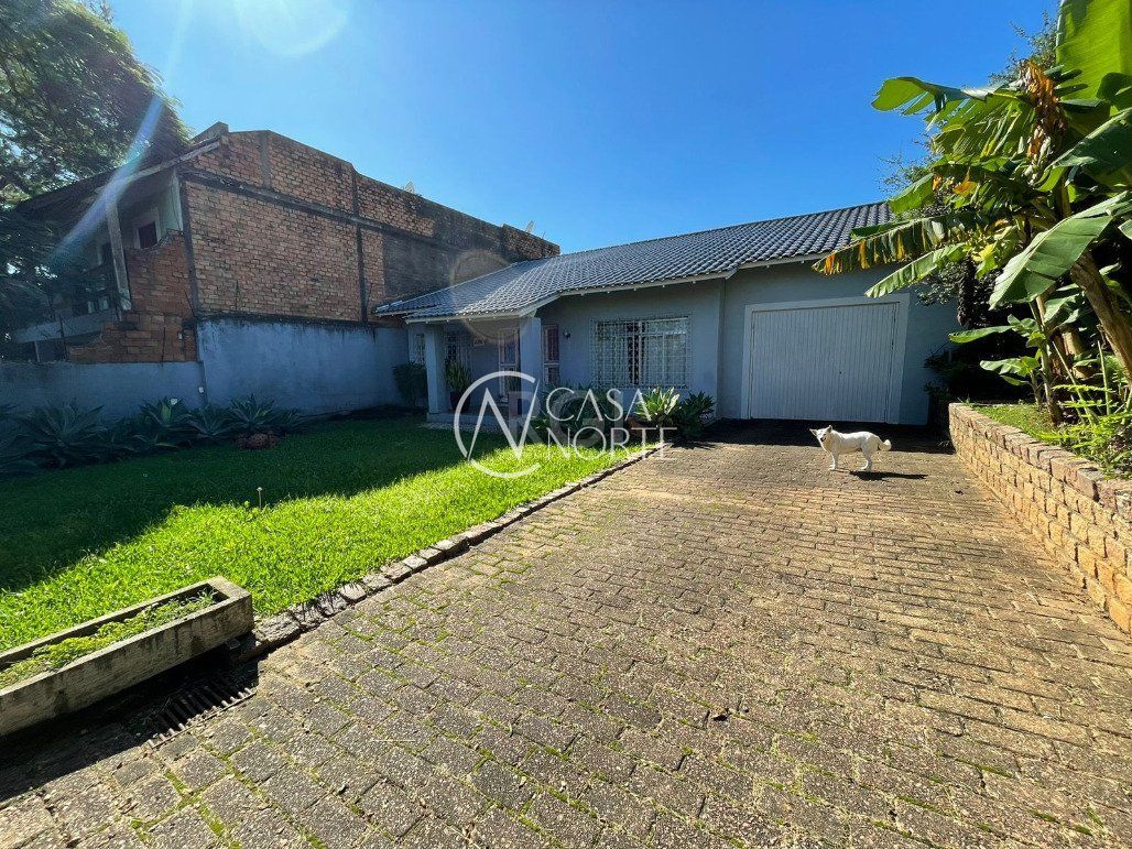 Casa à venda com 3 quartos, 196m², 1 suíte, 6 vagas, Rua Professor Clemente Pinto no bairro Medianeira em Porto Alegre