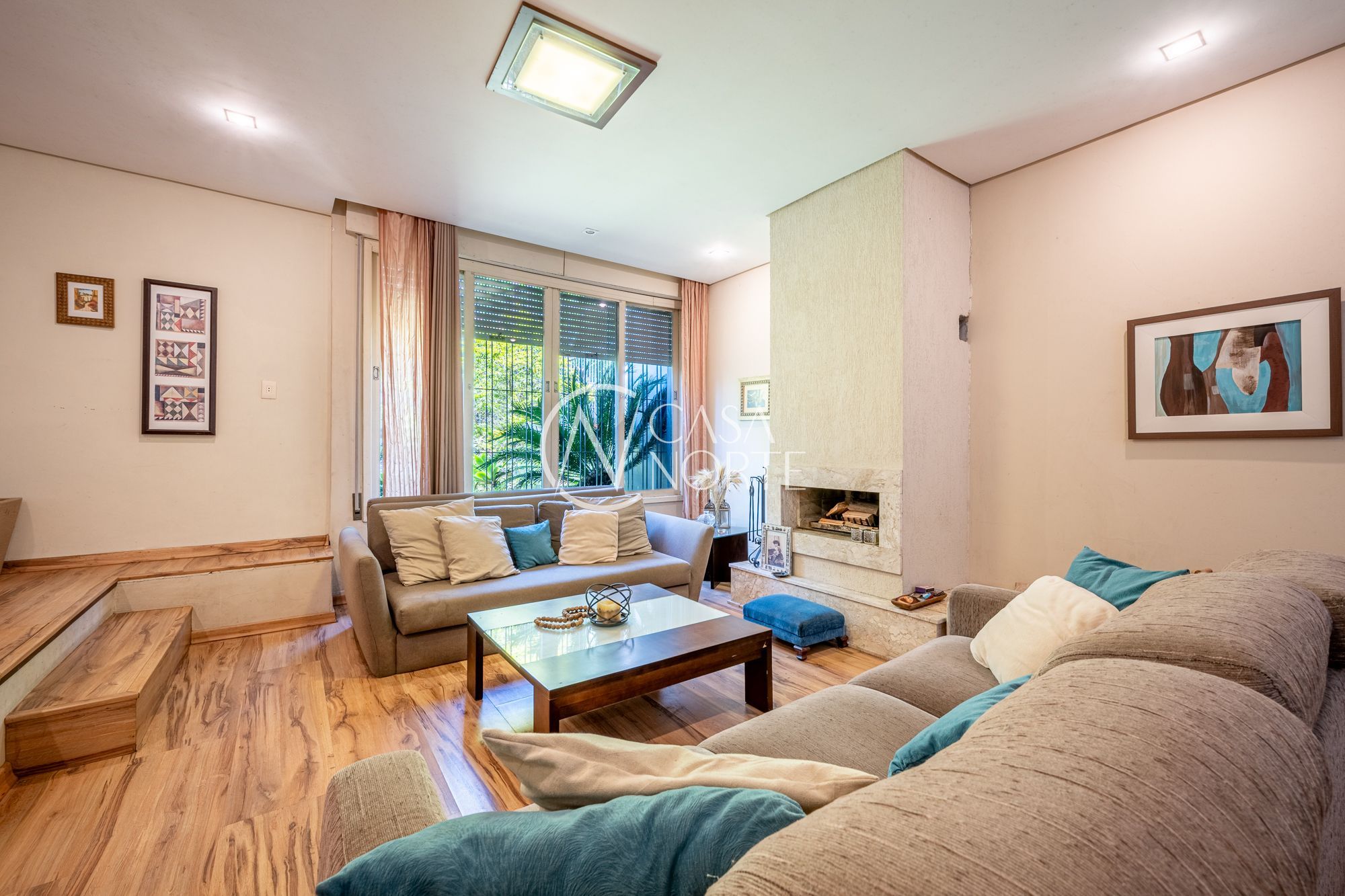 Casa à venda com 3 quartos, 248m², 1 suíte, 2 vagas, Rua Fonseca Guimarães no bairro Medianeira em Porto Alegre