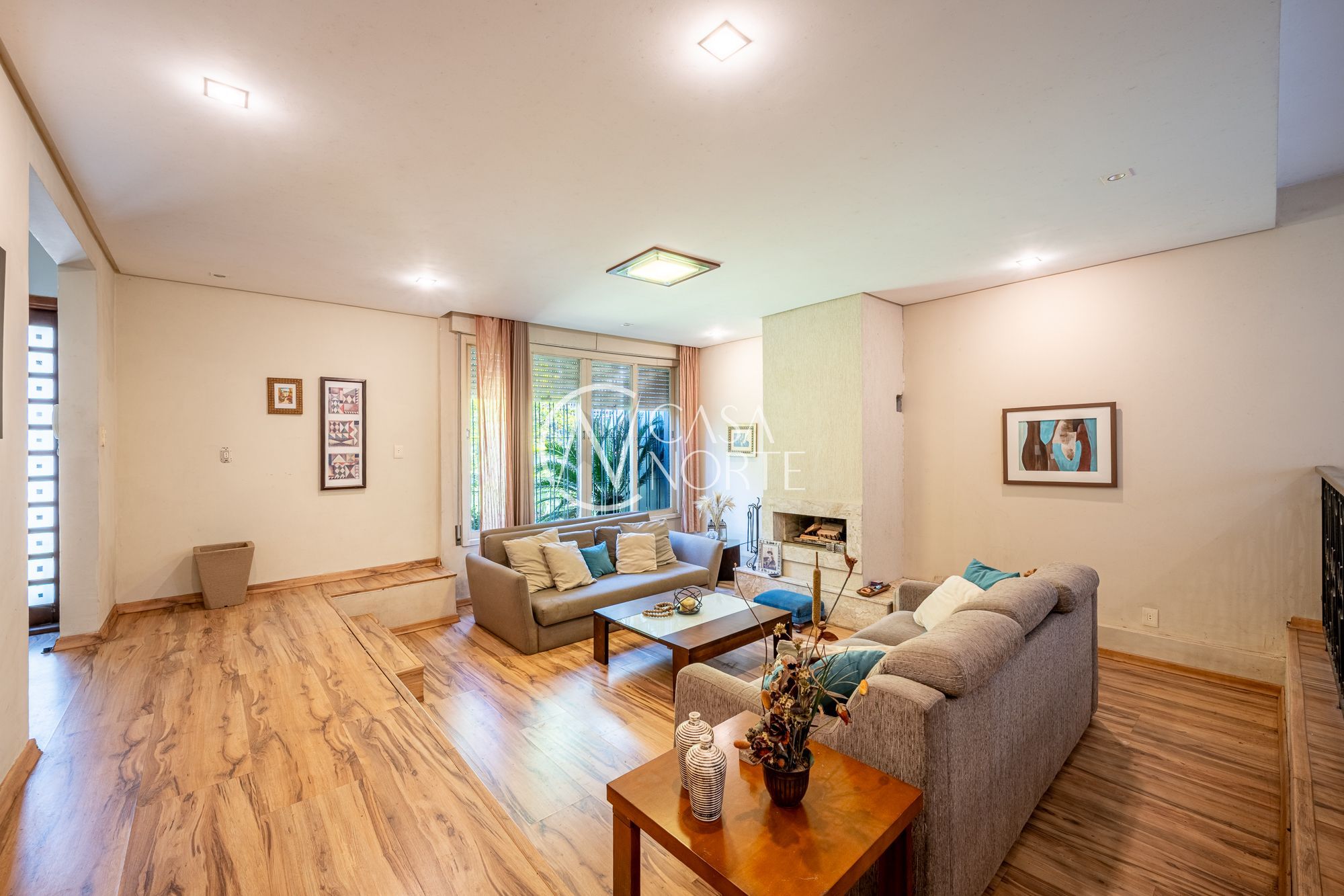 Casa à venda com 3 quartos, 248m², 1 suíte, 2 vagas, Rua Fonseca Guimarães no bairro Medianeira em Porto Alegre