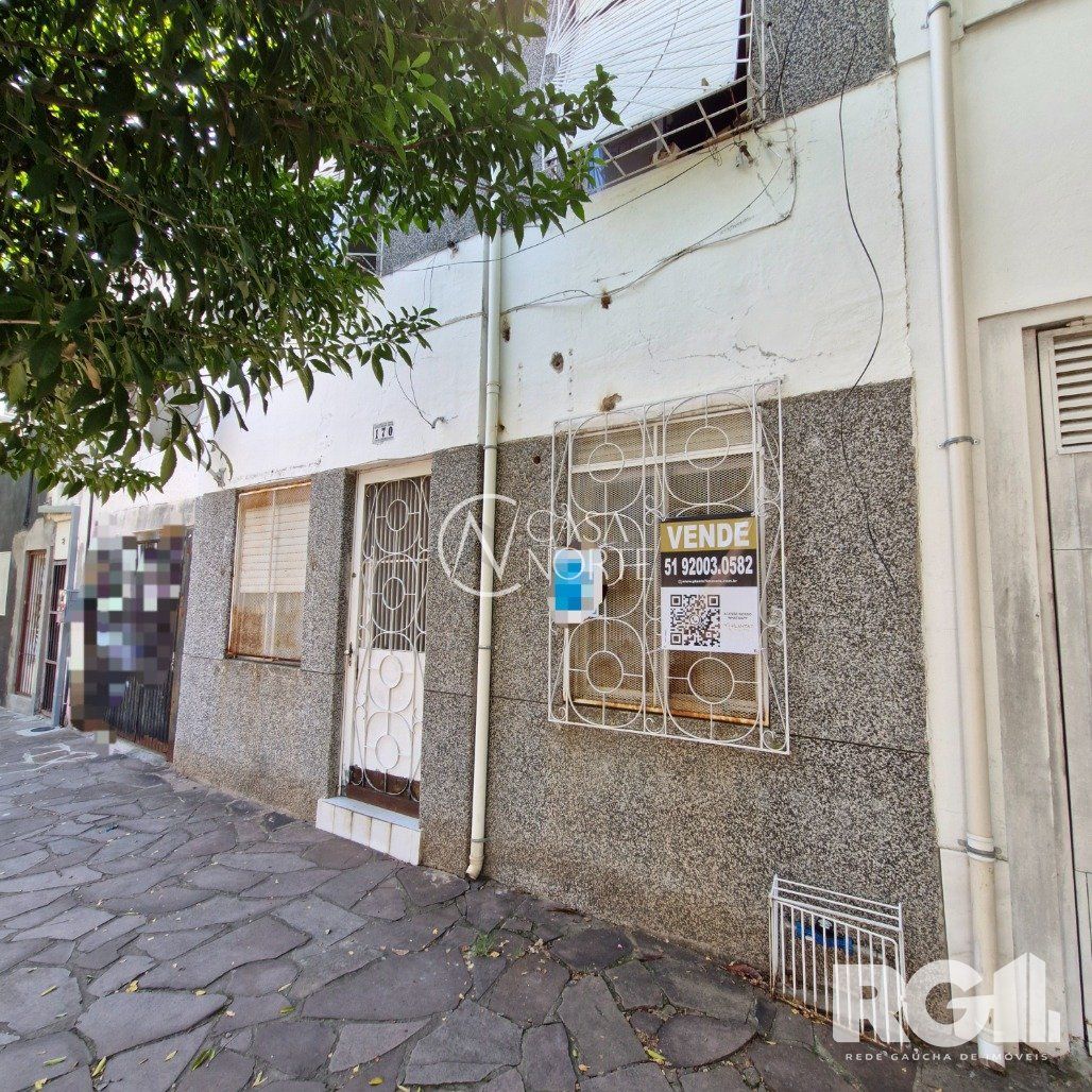 Casa à venda com 4 quartos, 152m², 1 suíte, Rua Nunes Machado no bairro Azenha em Porto Alegre